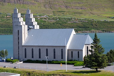 Akureyrarkirkja (Island) Wer Näheres wissen will: http://de.wikipedia.org/wiki/Akureyri#Akureyrarkirkja
